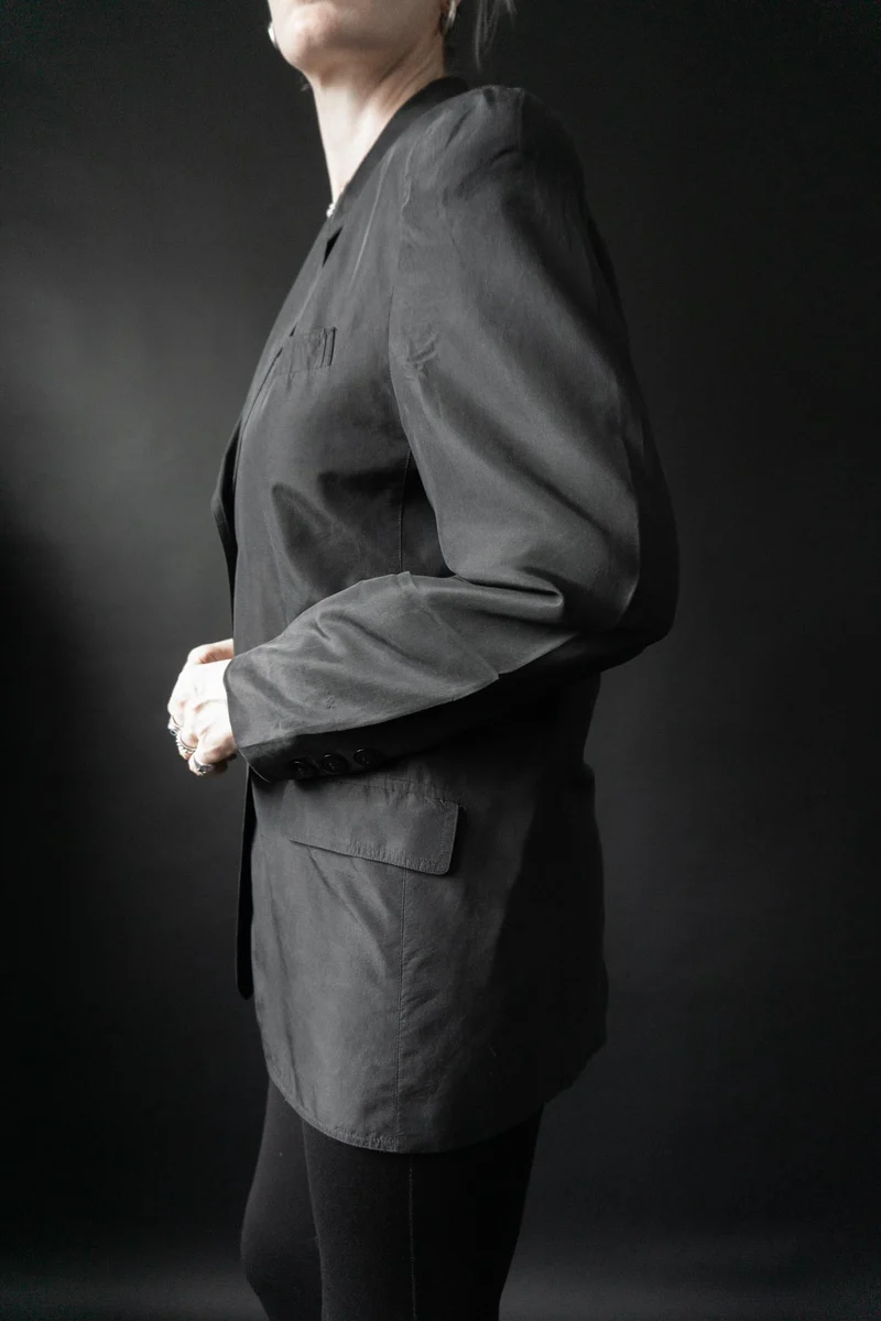 Schwarzer Vintage-Blazer aus reiner Seide (80er Jahre), S–M