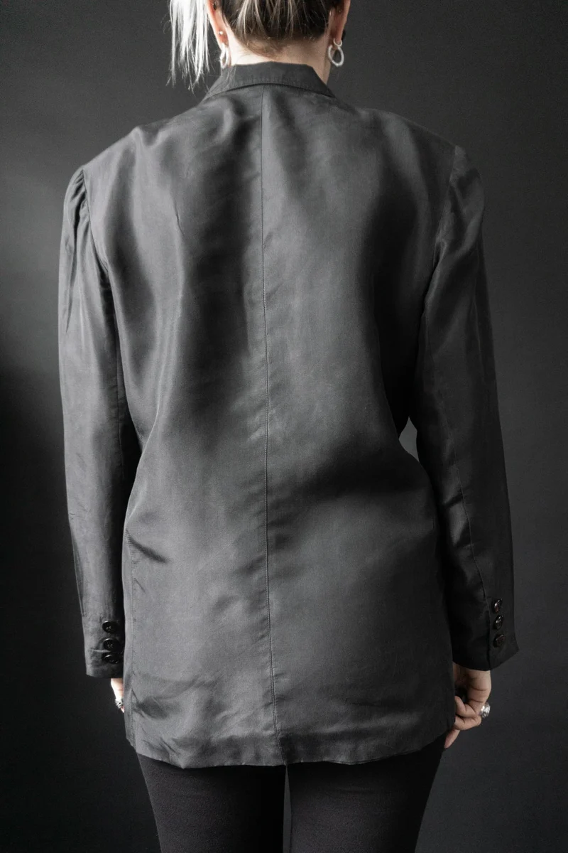 Schwarzer Vintage-Blazer aus reiner Seide (80er Jahre), S–M