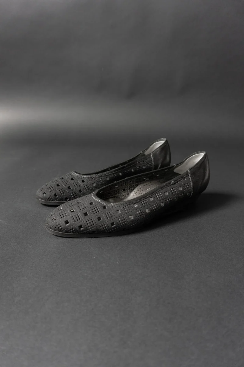 Vintage Lederpumps mit Lochmuster & Mini-Keilabsatz 41