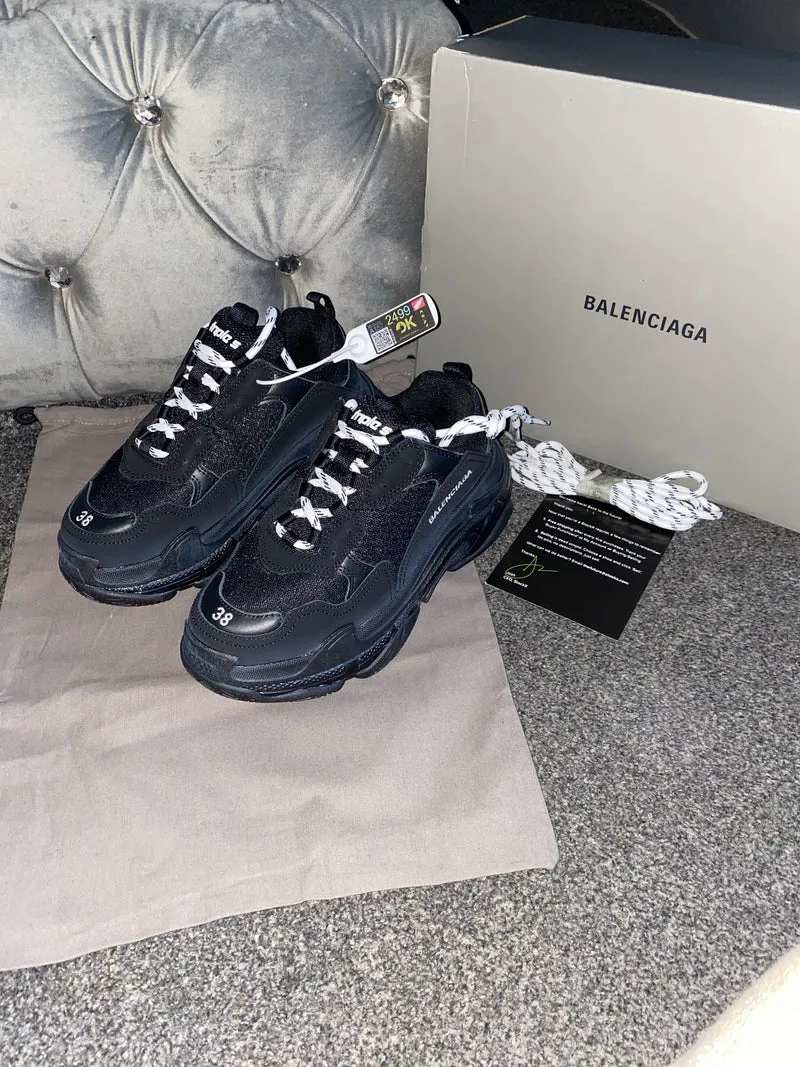 Triple Trainers - All Black