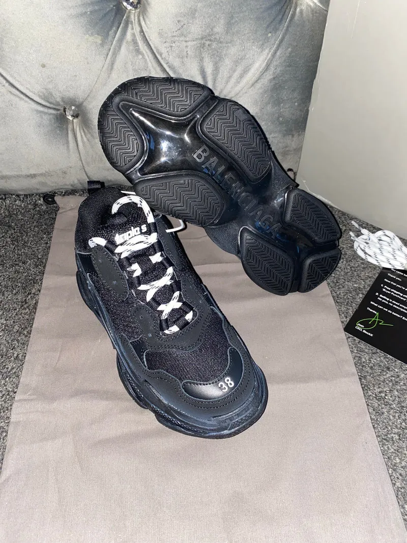 Triple Trainers - All Black