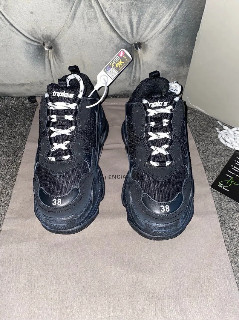 Triple Trainers - All Black