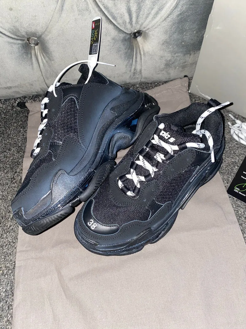 Triple Trainers - All Black