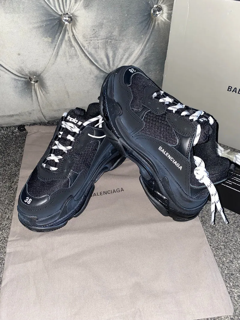 Triple Trainers - All Black