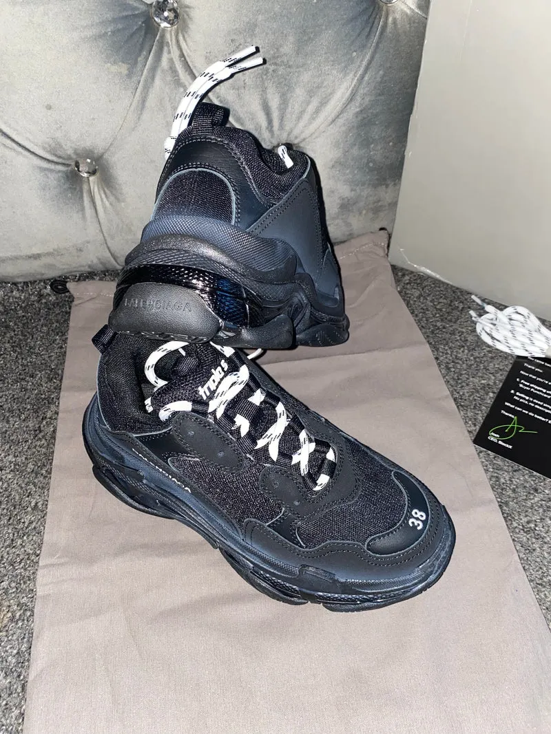 Triple Trainers - All Black