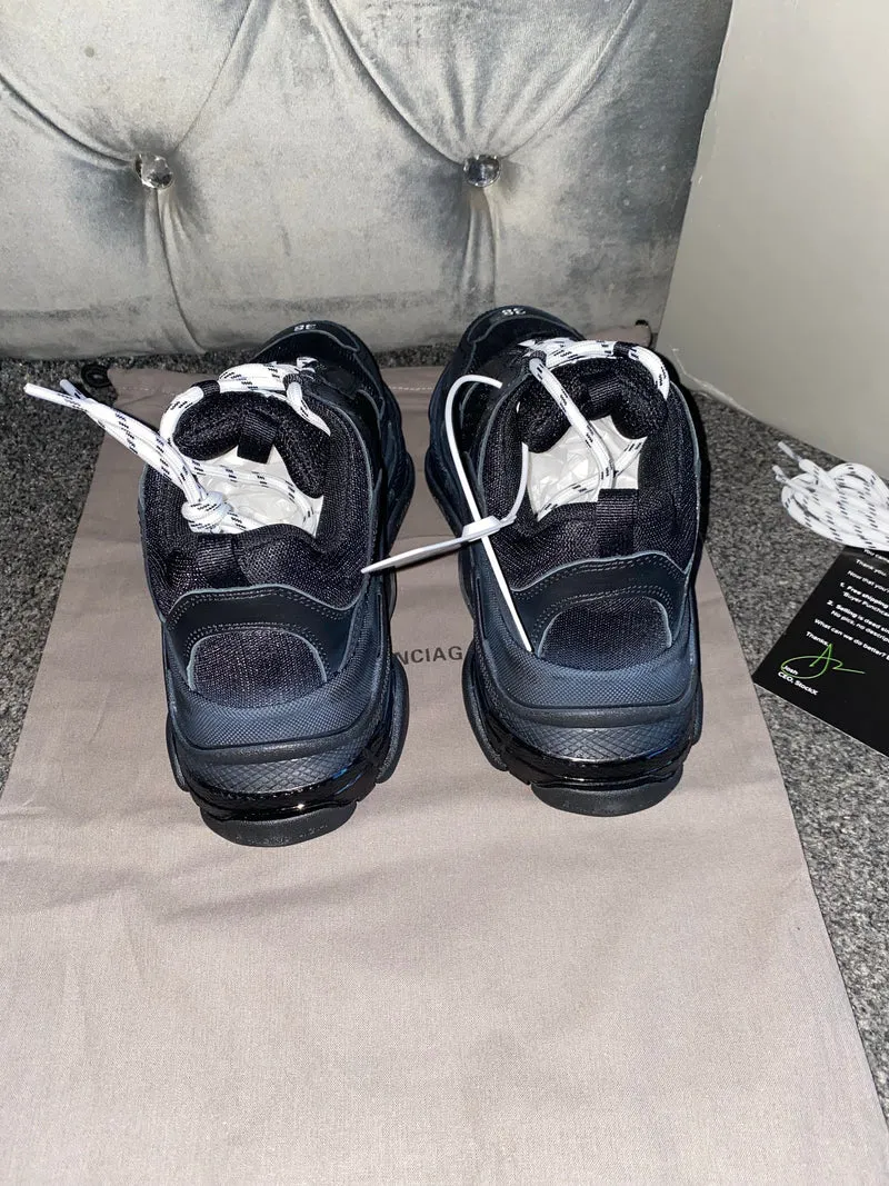 Triple Trainers - All Black