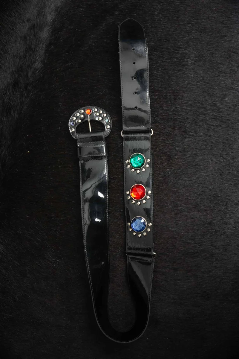 70s Lackgürtel mit Strass & Nieten, M–L