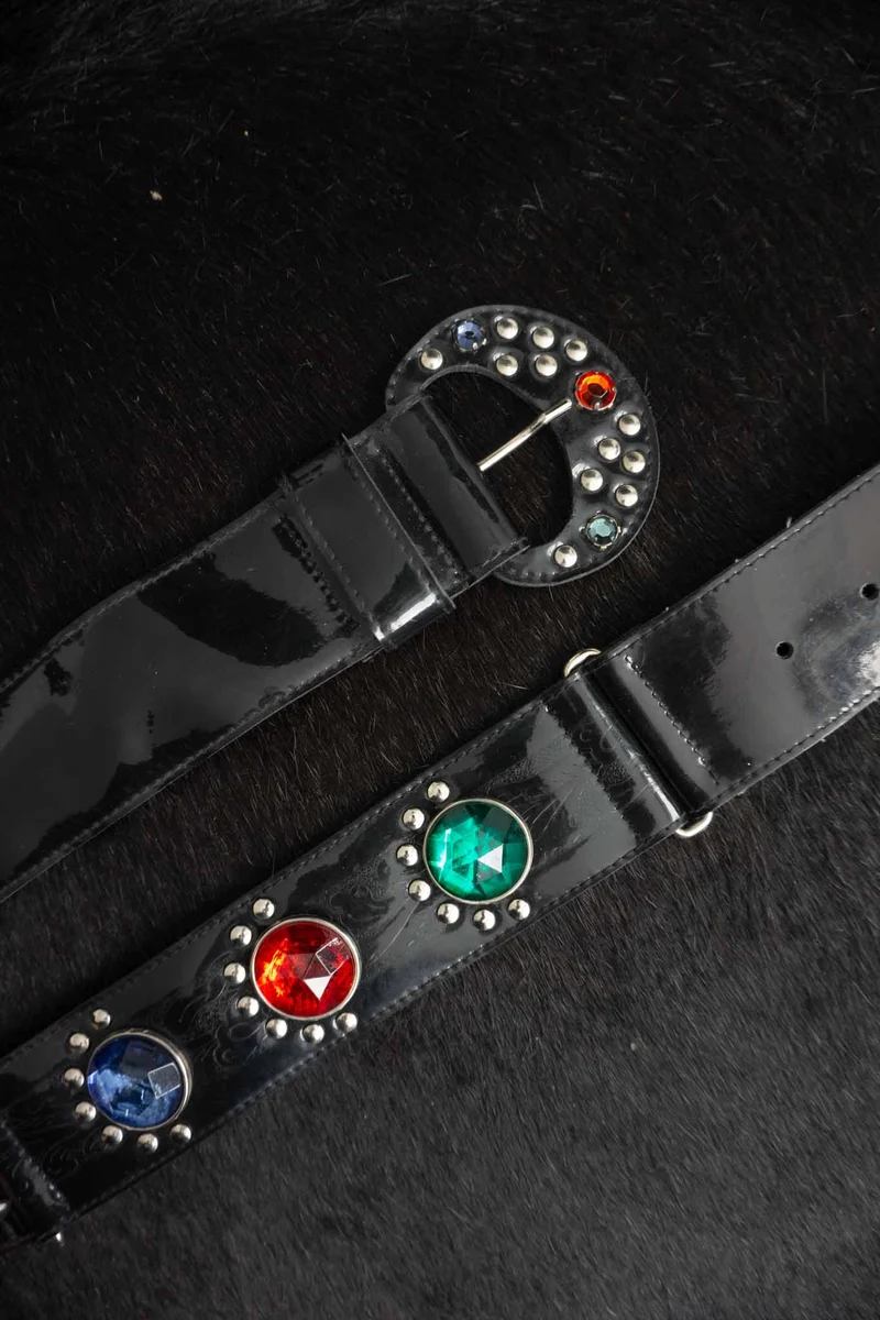 70s Lackgürtel mit Strass & Nieten, M–L