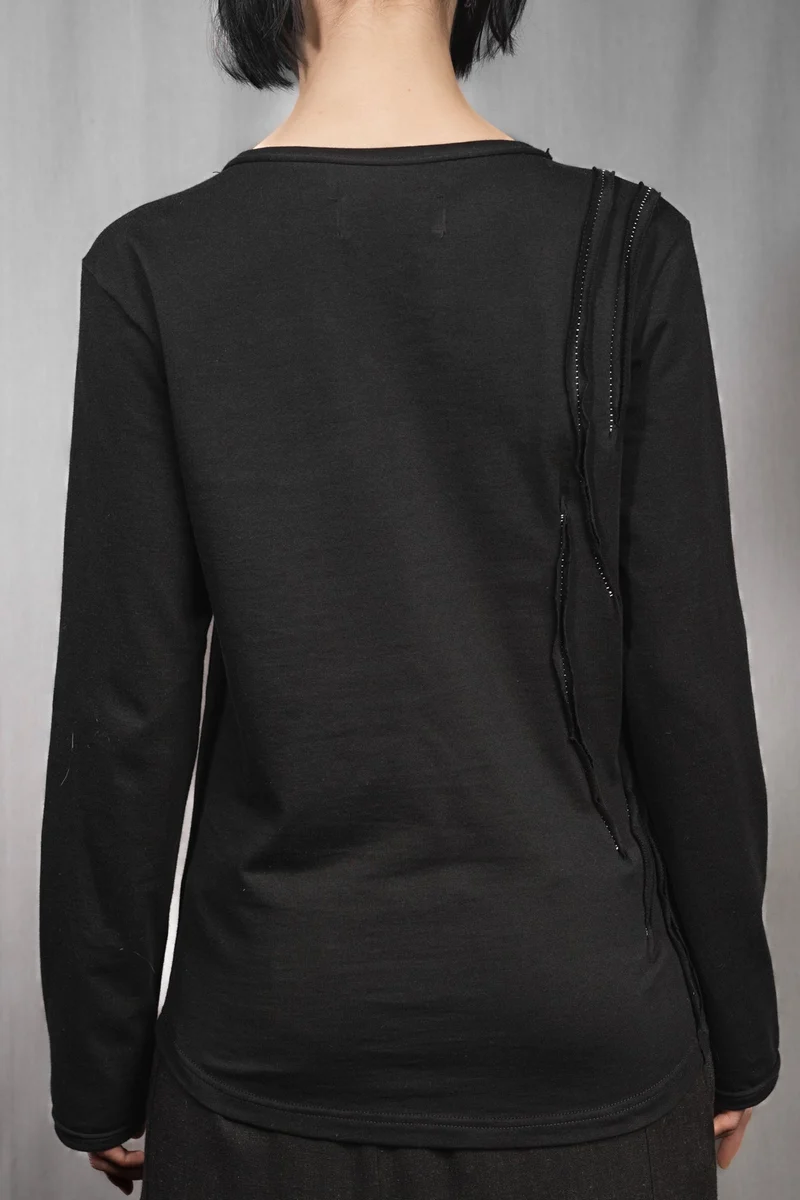 eigensinnig wien | Snark | Schwarzer Distressed-Pullover aus hochwertiger Feinstrick-Baumwolle aus Japan