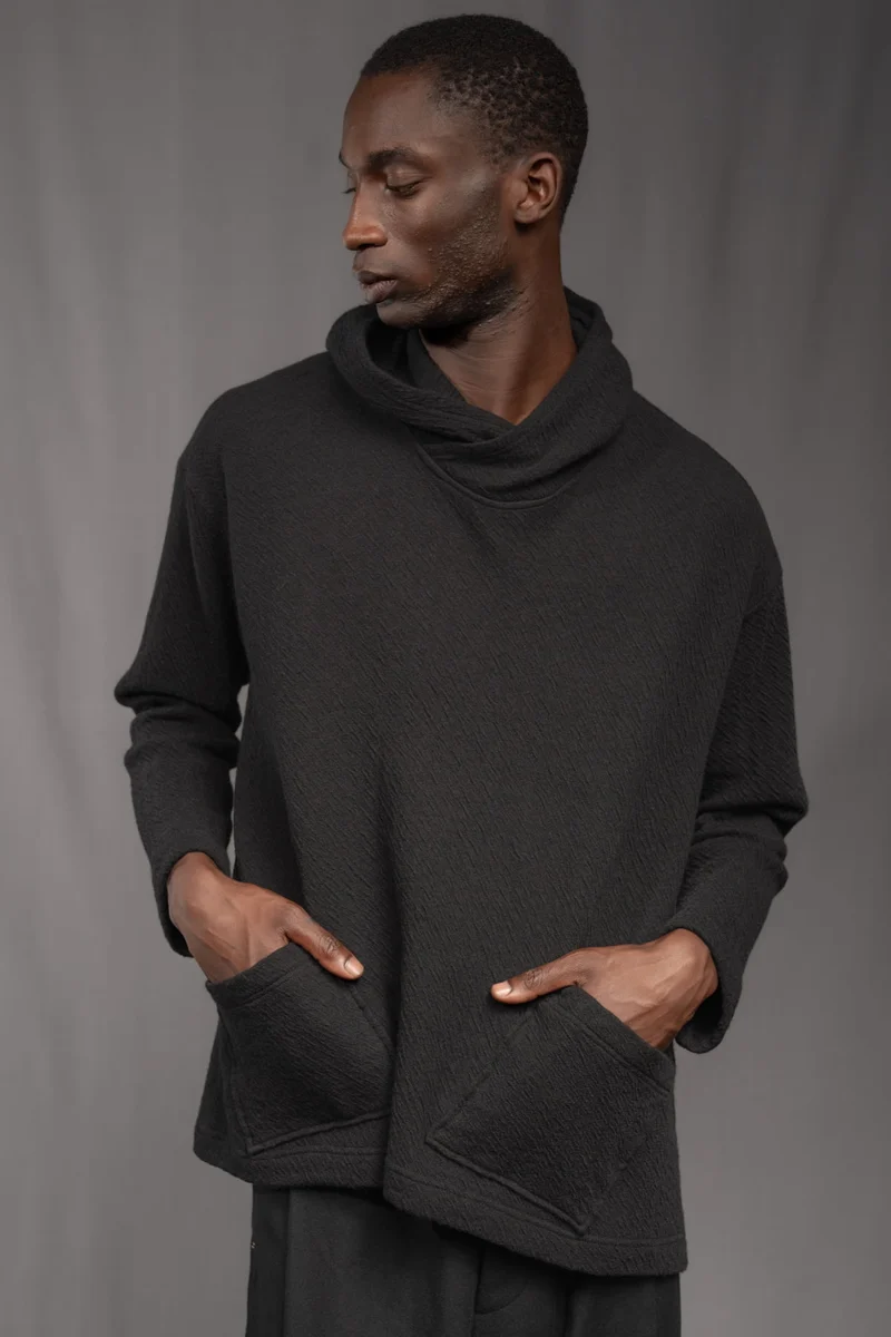 eigensinnig wien | Breed | Exklusiver Strickhoodie aus Merinowolle in Schwarz
