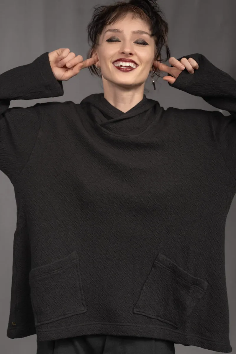 eigensinnig wien | Breed | Exklusiver Strickhoodie aus Merinowolle in Schwarz