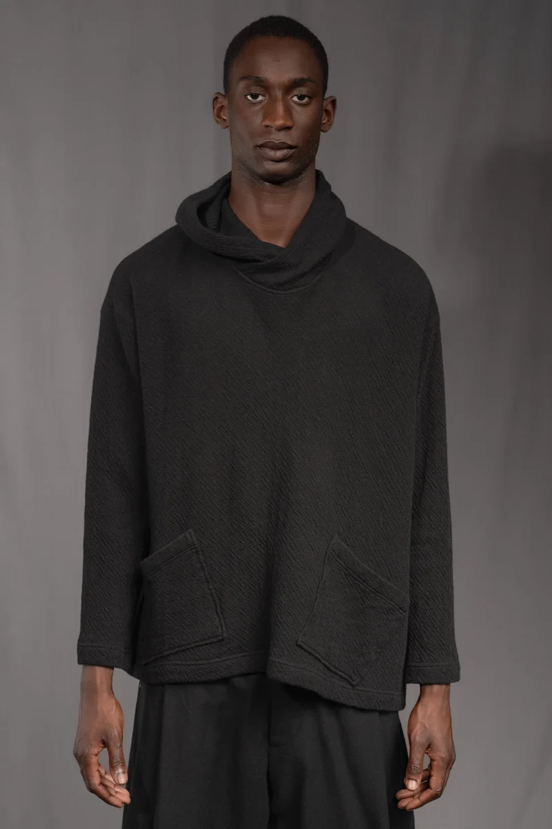 eigensinnig wien | Breed | Exklusiver Strickhoodie aus Merinowolle in Schwarz