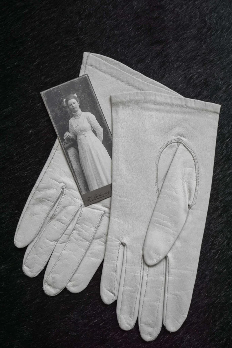 Weiße Vintage Lederhandschuhe von KERN