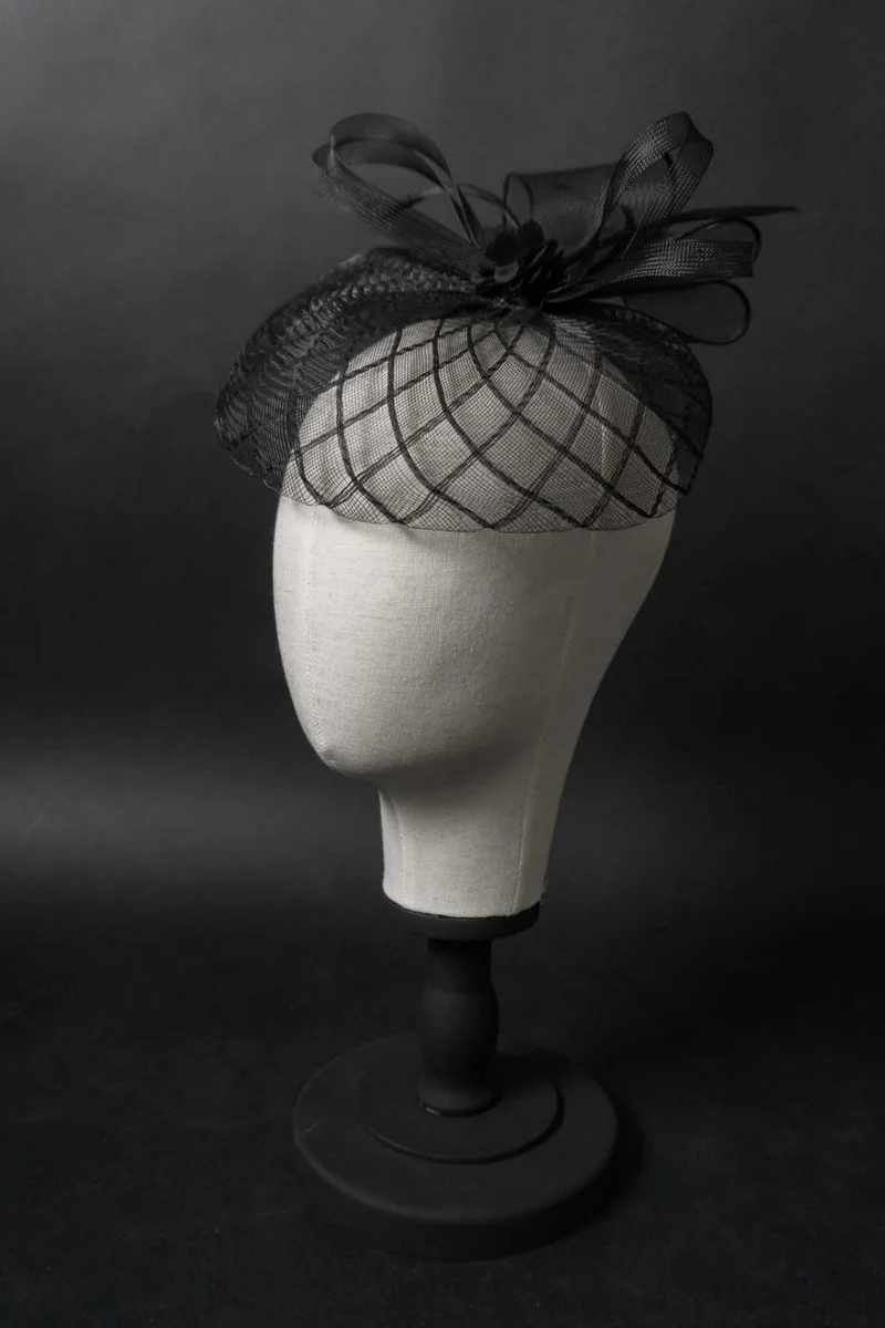 Vintage Gothic Fascinator aus den 50er Jahren mit Schleier