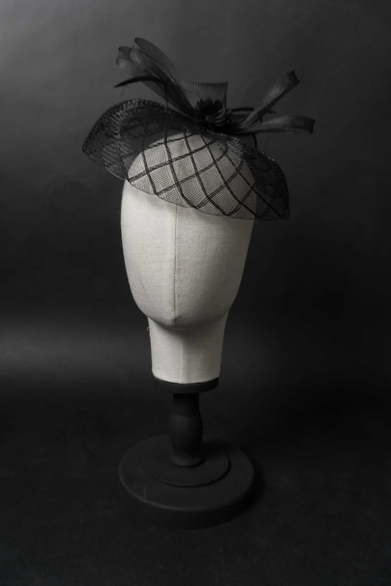 Vintage Gothic Fascinator aus den 50er Jahren mit Schleier