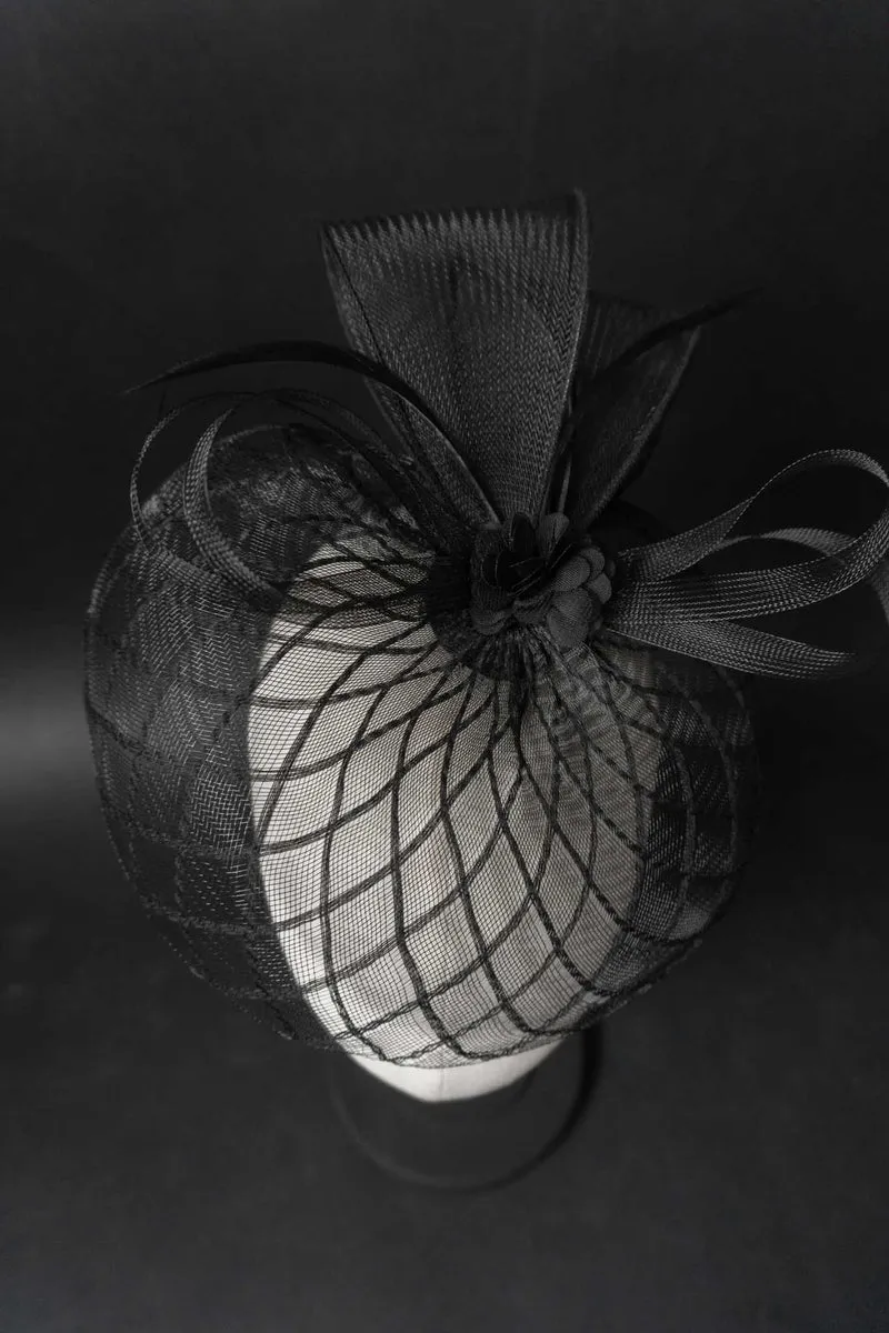 Vintage Gothic Fascinator aus den 50er Jahren mit Schleier