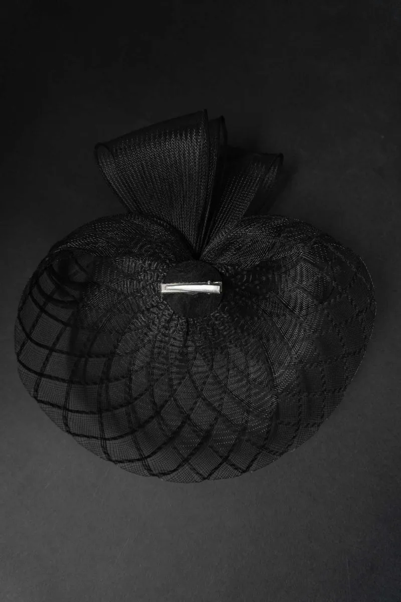 Vintage Gothic Fascinator aus den 50er Jahren mit Schleier