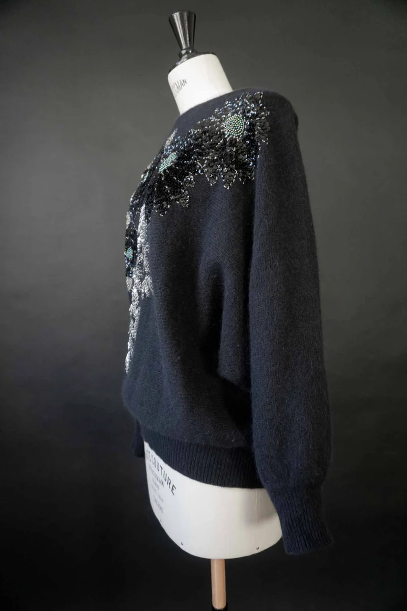 Vintage 80s Statement-Pullover mit handbestickten Paillettenblüten Schwarz, M–L