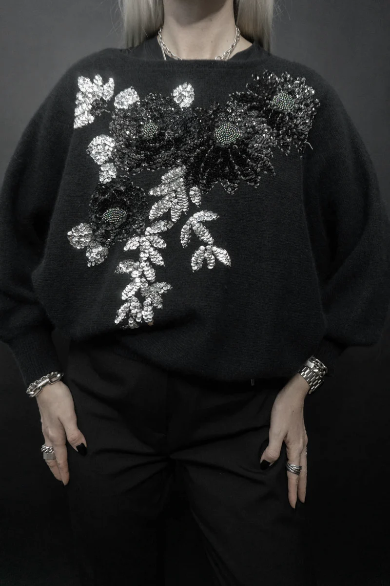 Vintage 80s Statement-Pullover mit handbestickten Paillettenblüten Schwarz, M–L