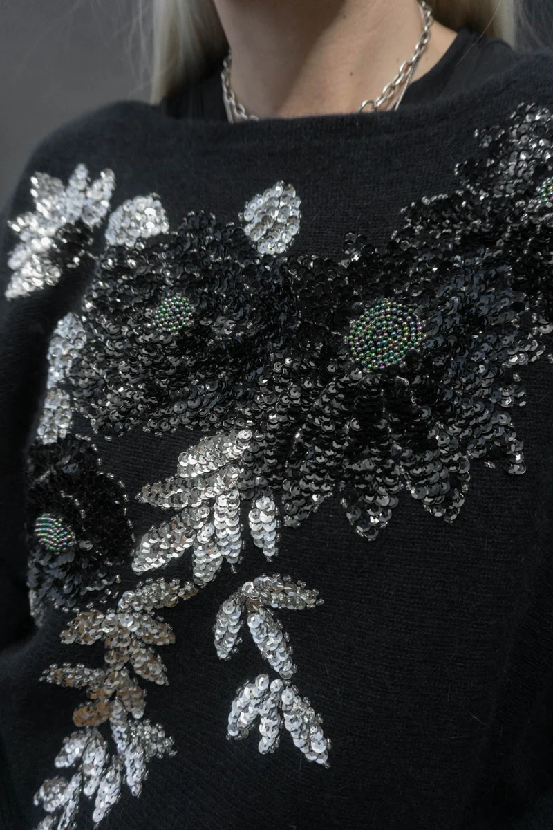 Vintage 80s Statement-Pullover mit handbestickten Paillettenblüten Schwarz, M–L