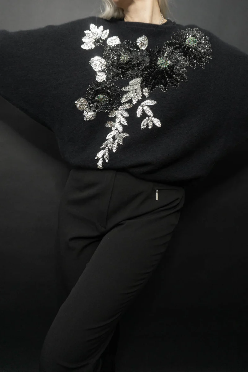 Vintage 80s Statement-Pullover mit handbestickten Paillettenblüten Schwarz, M–L