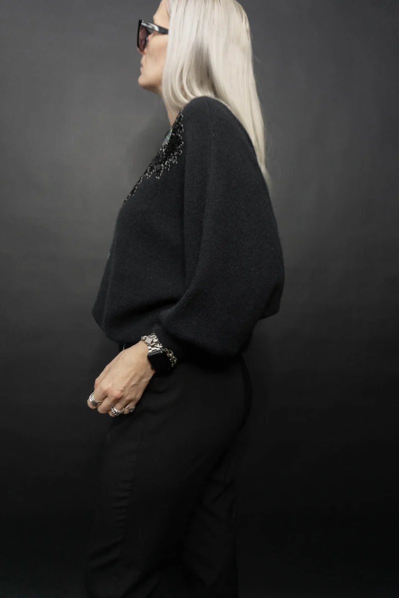 Vintage 80s Statement-Pullover mit handbestickten Paillettenblüten Schwarz, M–L