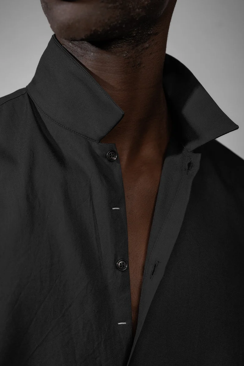 eigensinnig wien | Gruen | Schwarzes Designer-Herrenhemd aus luxuriöser, italienischer Baumwolle