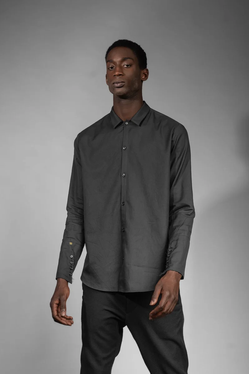 eigensinnig wien | Gruen | Schwarzes Designer-Herrenhemd aus luxuriöser, italienischer Baumwolle