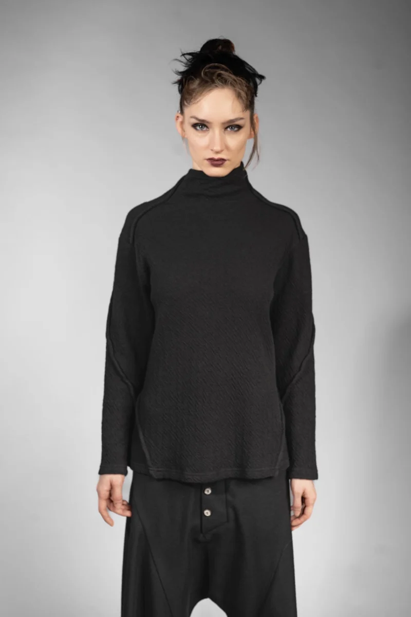 eigensinnig wien | Candide | Schwarzer Designer Rollkragen-Pullover aus Merinowolle