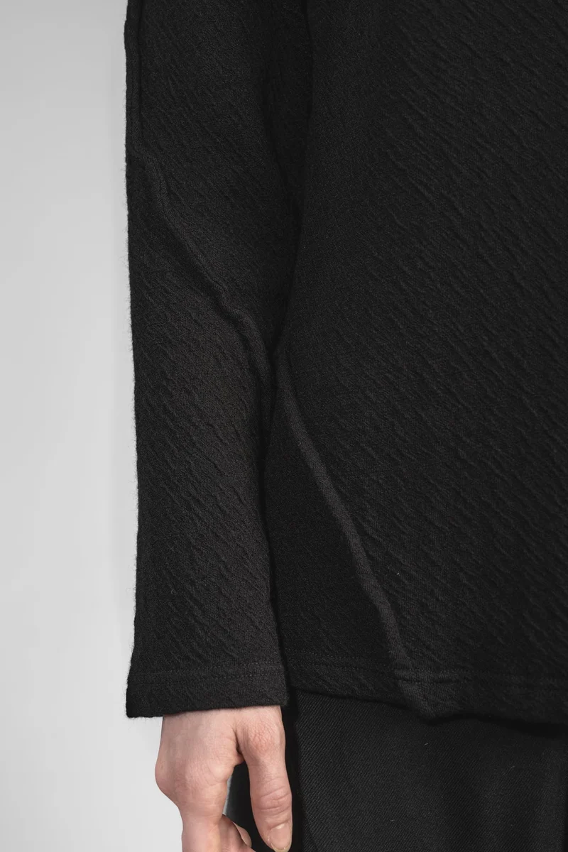 eigensinnig wien | Candide | Schwarzer Designer Rollkragen-Pullover aus Merinowolle