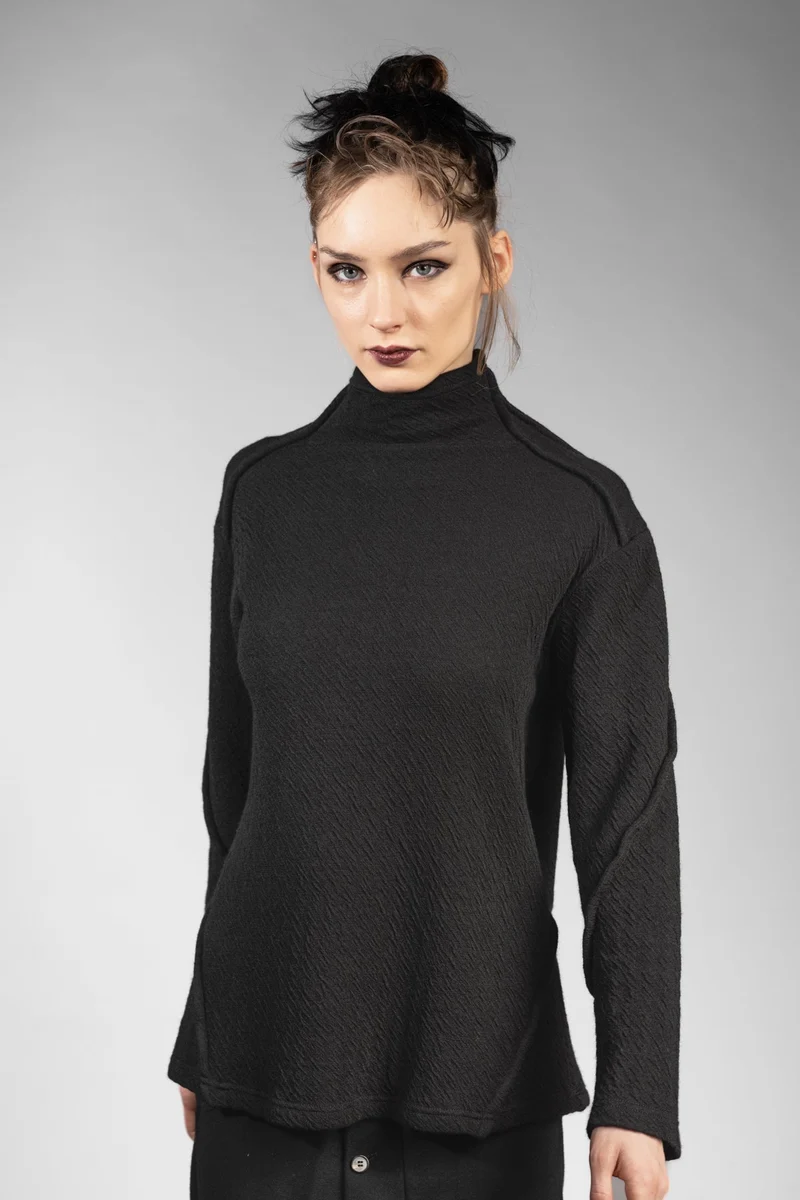 eigensinnig wien | Candide | Schwarzer Designer Rollkragen-Pullover aus Merinowolle