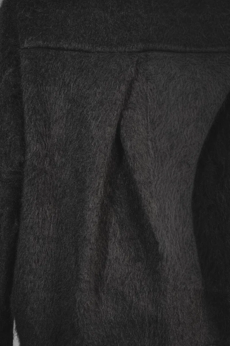 eigensinnig wien | Rosa | Exklusiver Oversize Flauschpullover für Damen in Schwarz