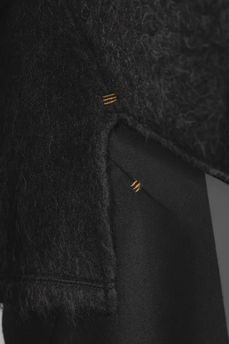 eigensinnig wien | Rosa | Exklusiver Oversize Flauschpullover für Damen in Schwarz