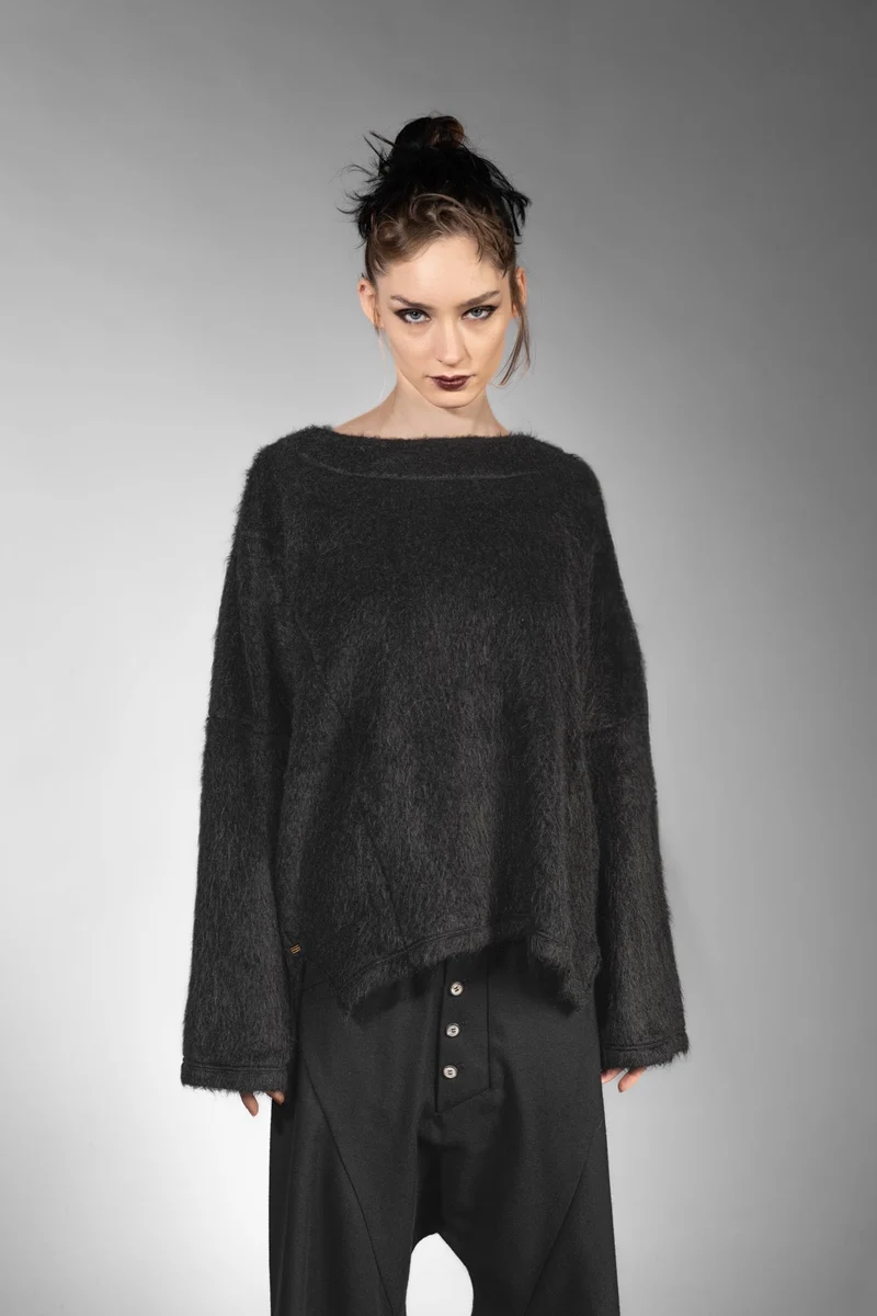 eigensinnig wien | Rosa | Exklusiver Oversize Flauschpullover für Damen in Schwarz