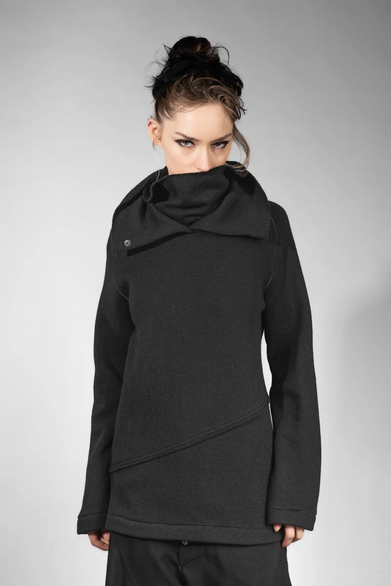 eigensinnig wien | Flaubert | Schwarzer Woll-Strickpullover mit ungewöhnlichem Schalkragen