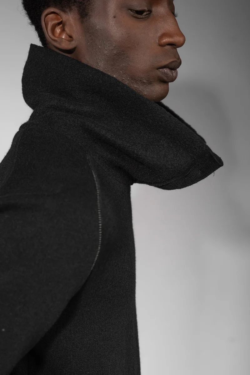 eigensinnig wien | Flaubert | Schwarzer Woll-Strickpullover mit ungewöhnlichem Schalkragen