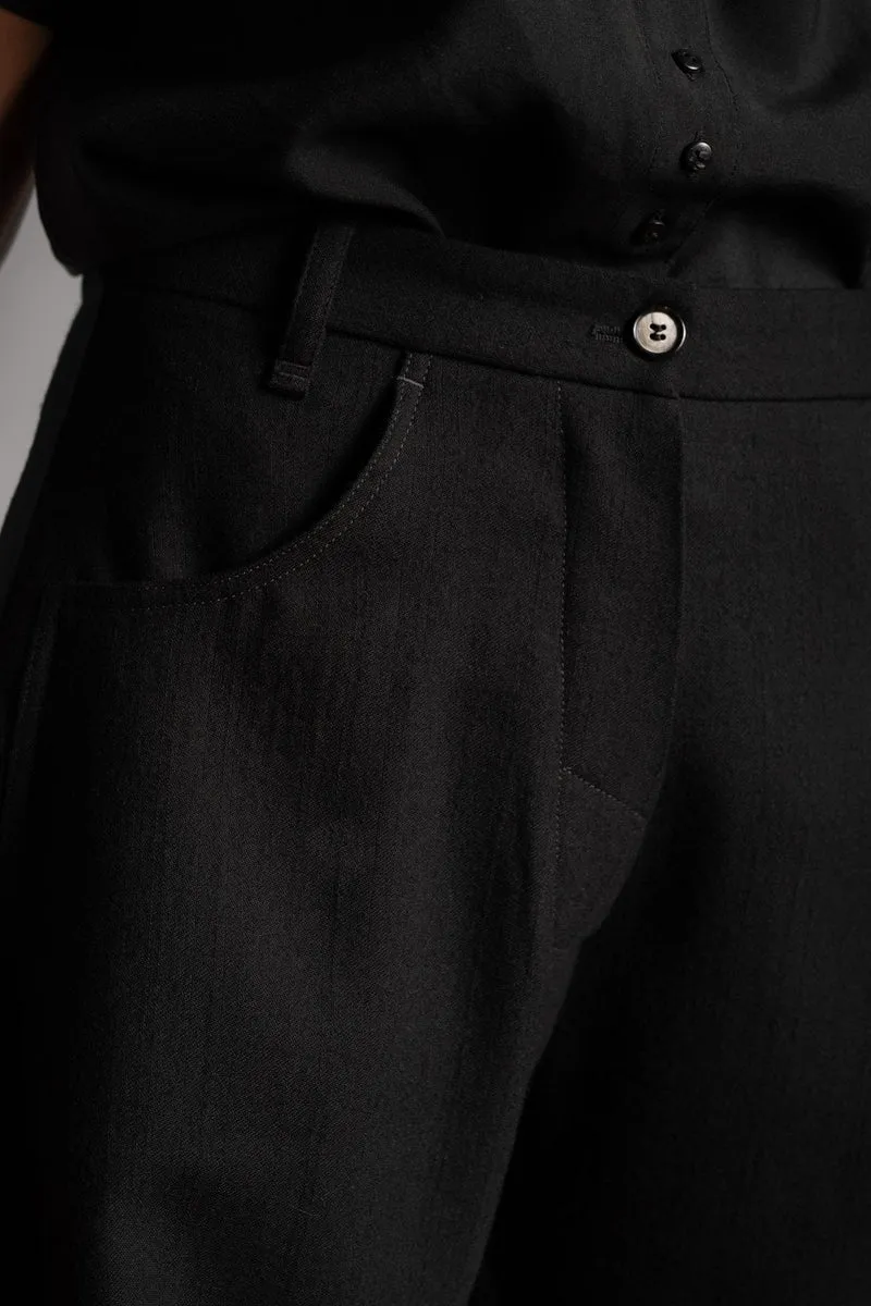 eigensinnig wien | SonNin | Designer-Damenanzug mit Barrel-Leg-Hose aus Luxuswolle