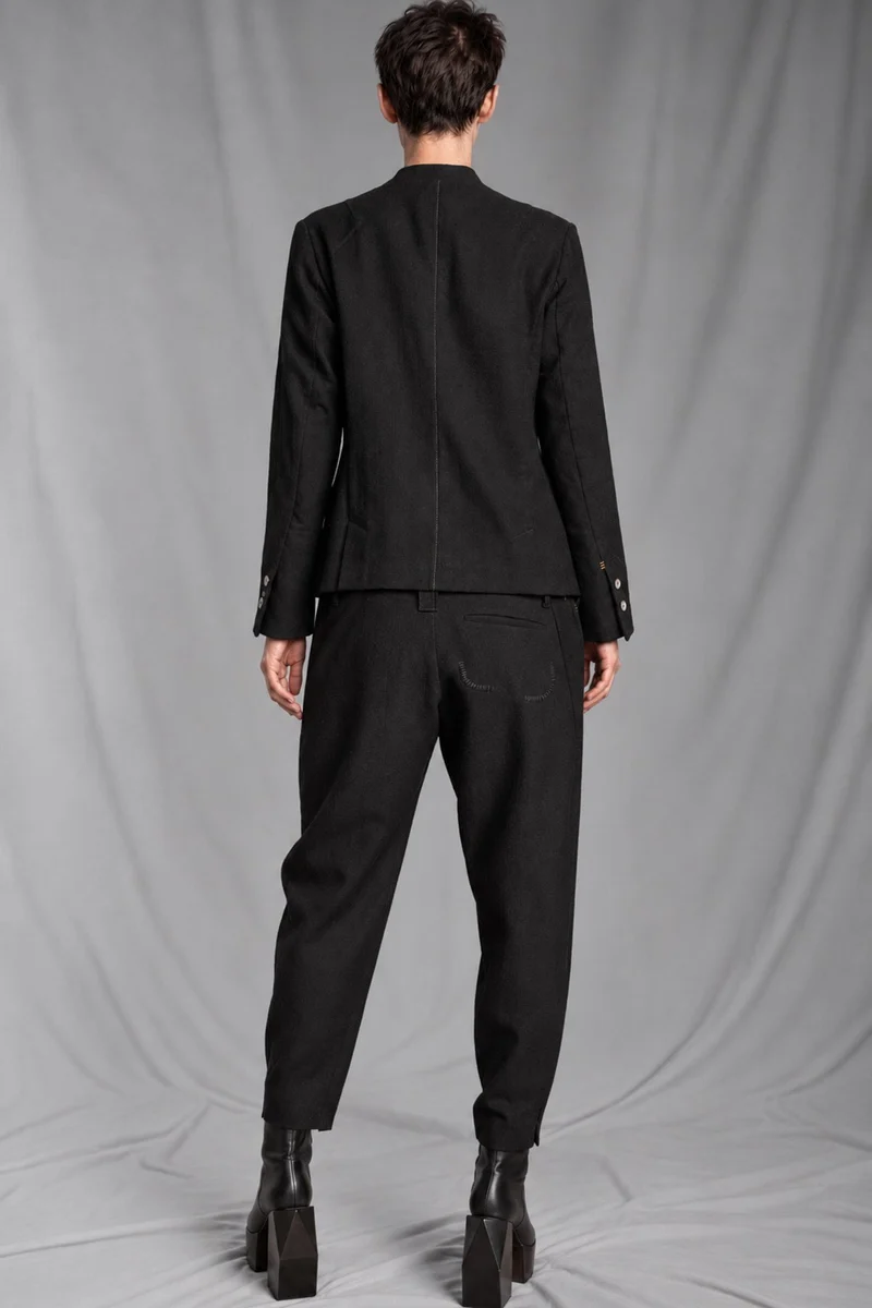 eigensinnig wien | SonEgo | Sartorialer Damen-Hosenanzug aus italienischer Luxuswolle mit Bundfaltenhose
