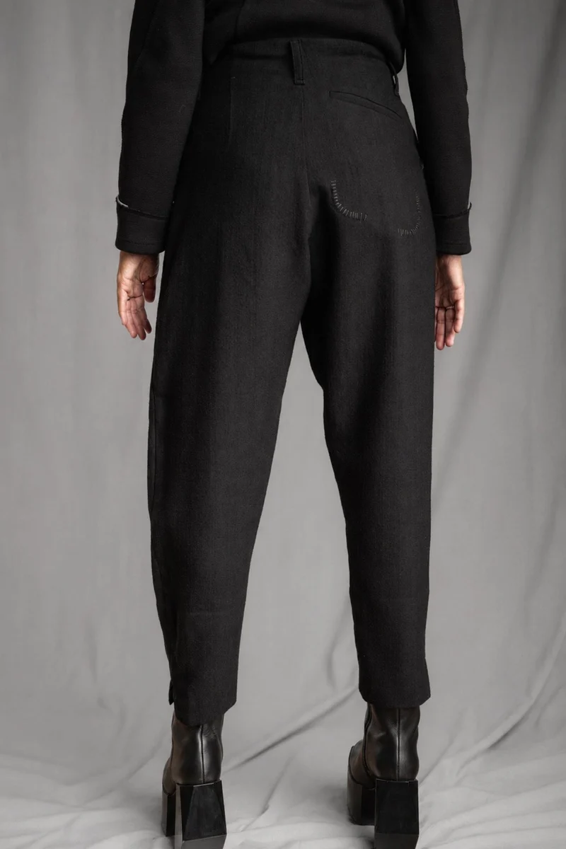 eigensinnig wien | SonEgo | Sartorialer Damen-Hosenanzug aus italienischer Luxuswolle mit Bundfaltenhose