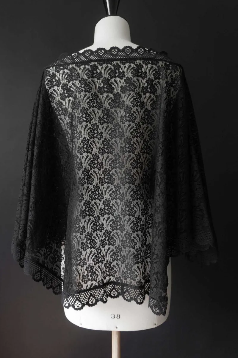 Vintage 70s Spitzen-Cape – One Size Witchy Vibe