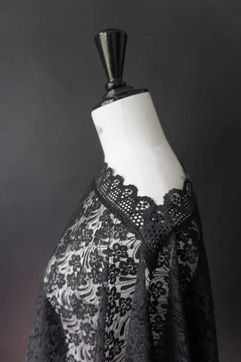 Vintage 70s Spitzen-Cape – One Size Witchy Vibe