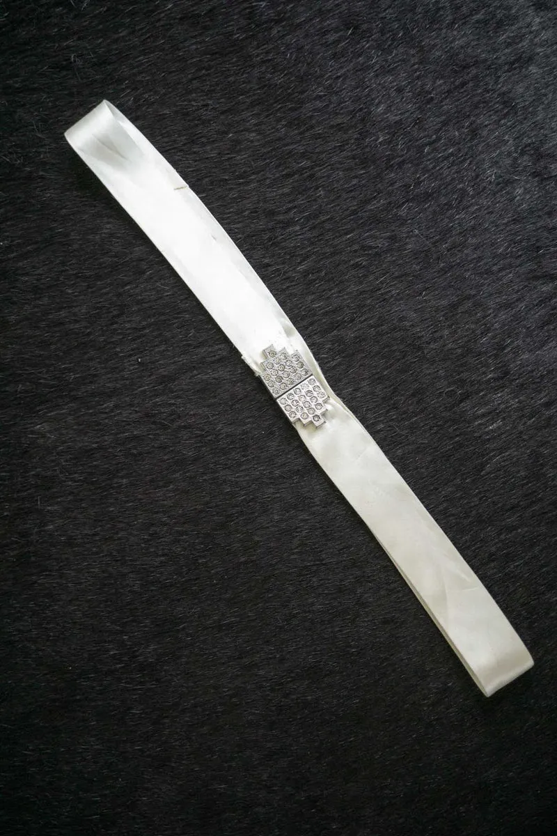 Antiker Gürtel aus Seide mit Strassschnalle, 20s, S–M