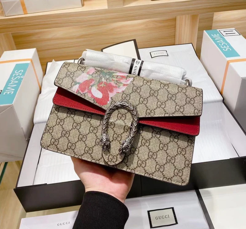 G Shoulder Bag
