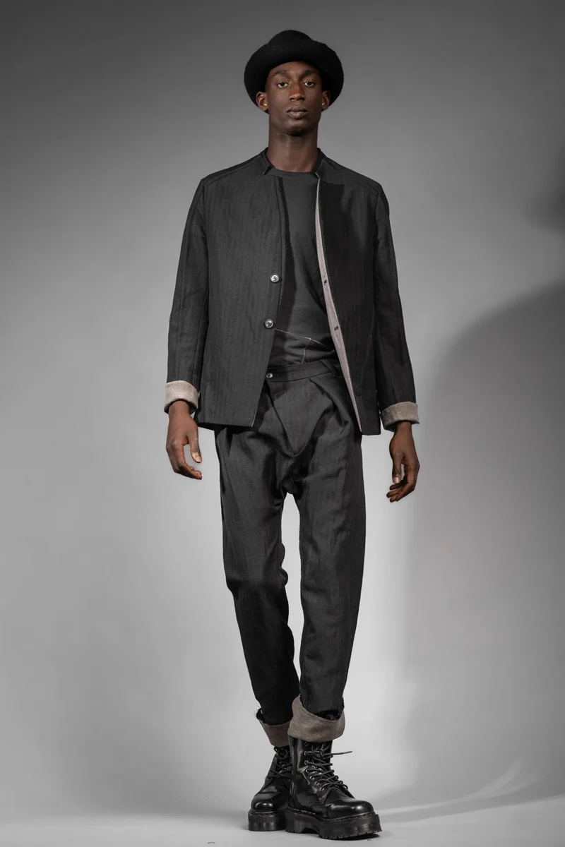 eigensinnig wien | GoeWal | Schwarzer Designer Streifen Anzug für Herren mit Drop Crotch Pants