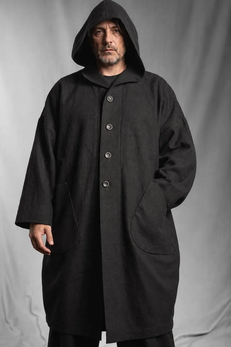 eigensinnig wien | Salzzähler | Schwarzer Designer-Oversize-Mantel mit Kapuze aus japanischem Wollmix