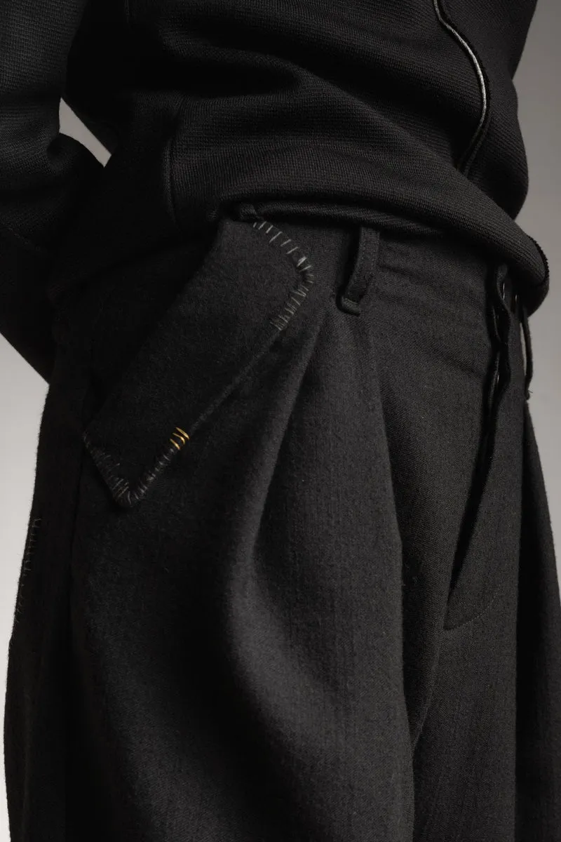 eigensinnig wien | CamEgo | Schwarzer Avantgarde-Hosenanzug für Damen aus italienischer Wolle mit Tapered-Fit Hose