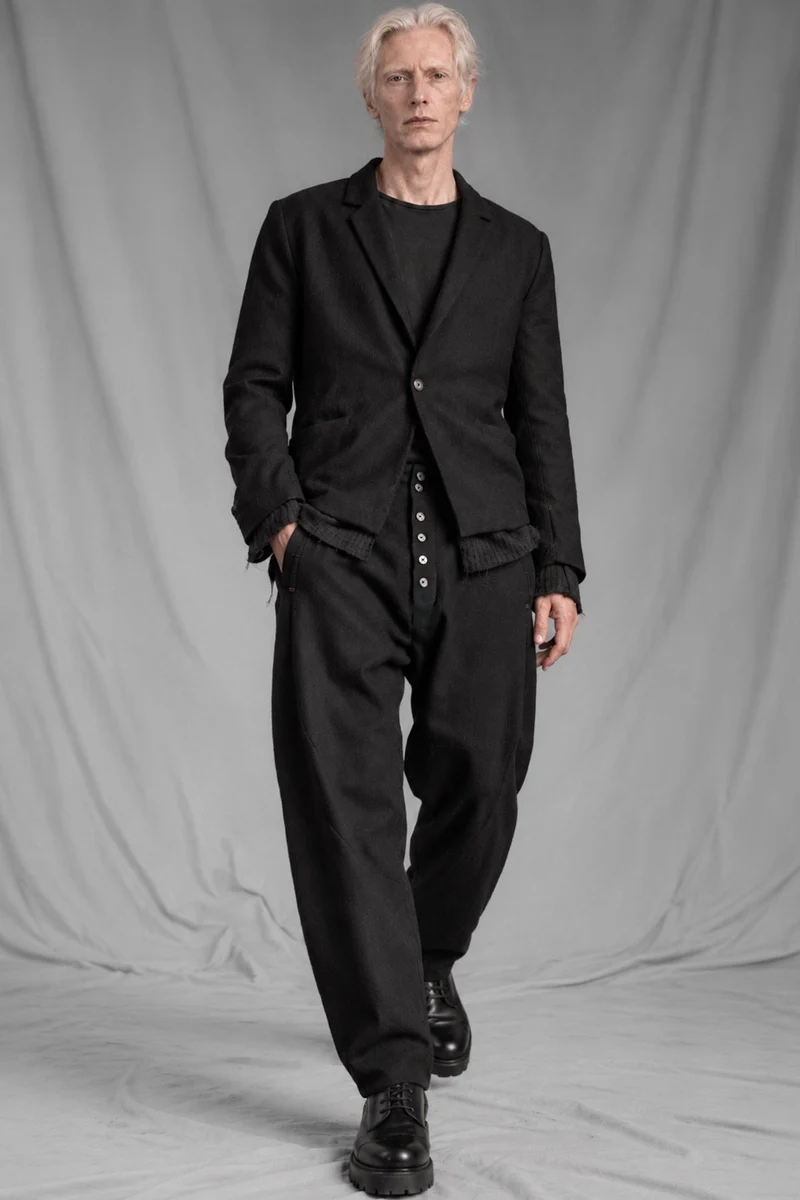eigensinnig wien | RotVin | Designer-Zweiteiler mit Knickerbockerhose aus italienischer Schurwolle