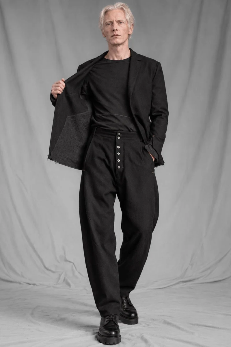 eigensinnig wien | RotVin | Designer-Zweiteiler mit Knickerbockerhose aus italienischer Schurwolle