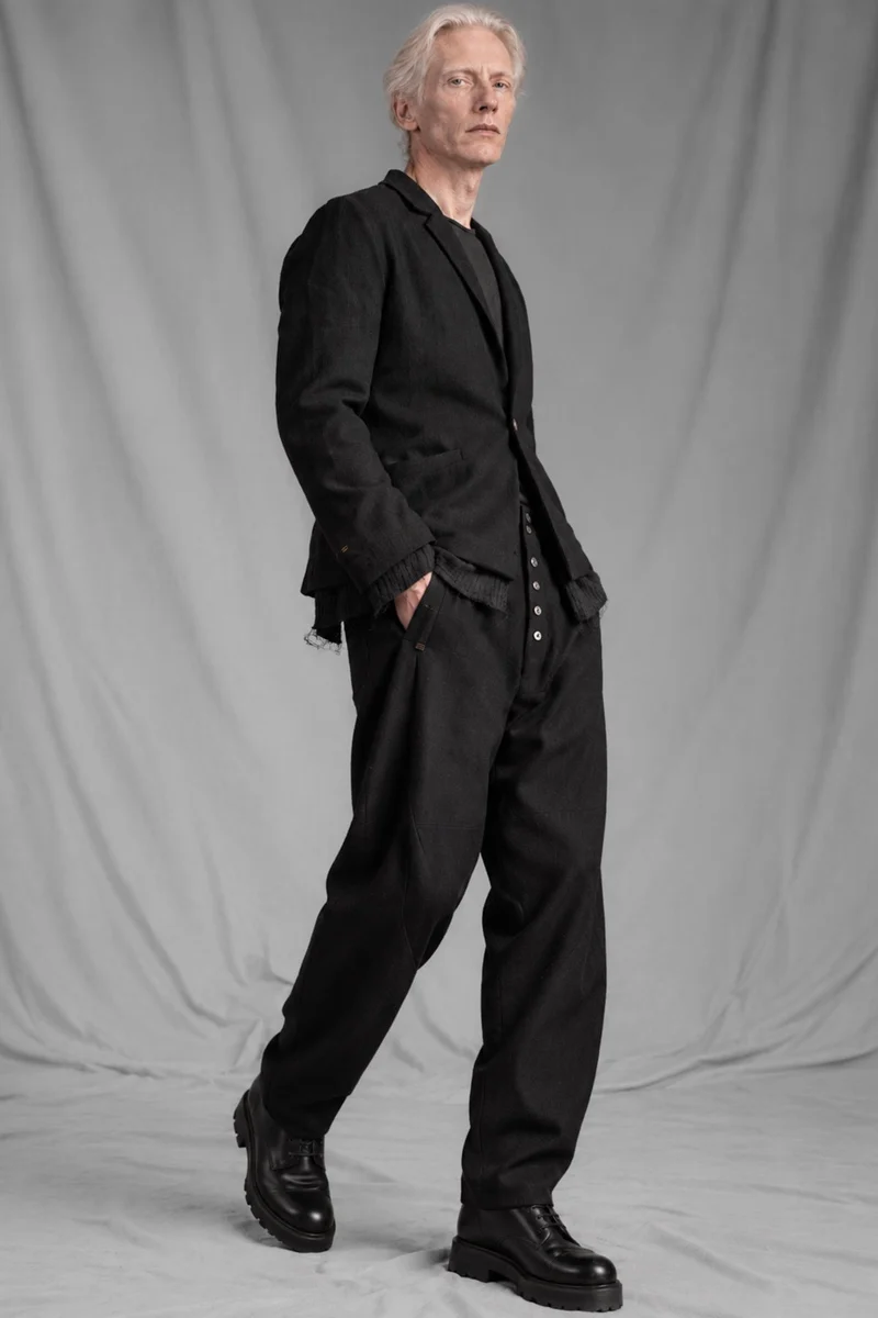eigensinnig wien | RotVin | Designer-Zweiteiler mit Knickerbockerhose aus italienischer Schurwolle