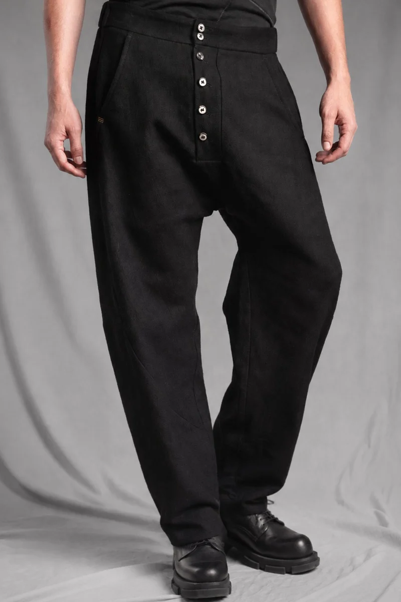 eigensinnig wien | RotVin | Designer-Zweiteiler mit Knickerbockerhose aus italienischer Schurwolle